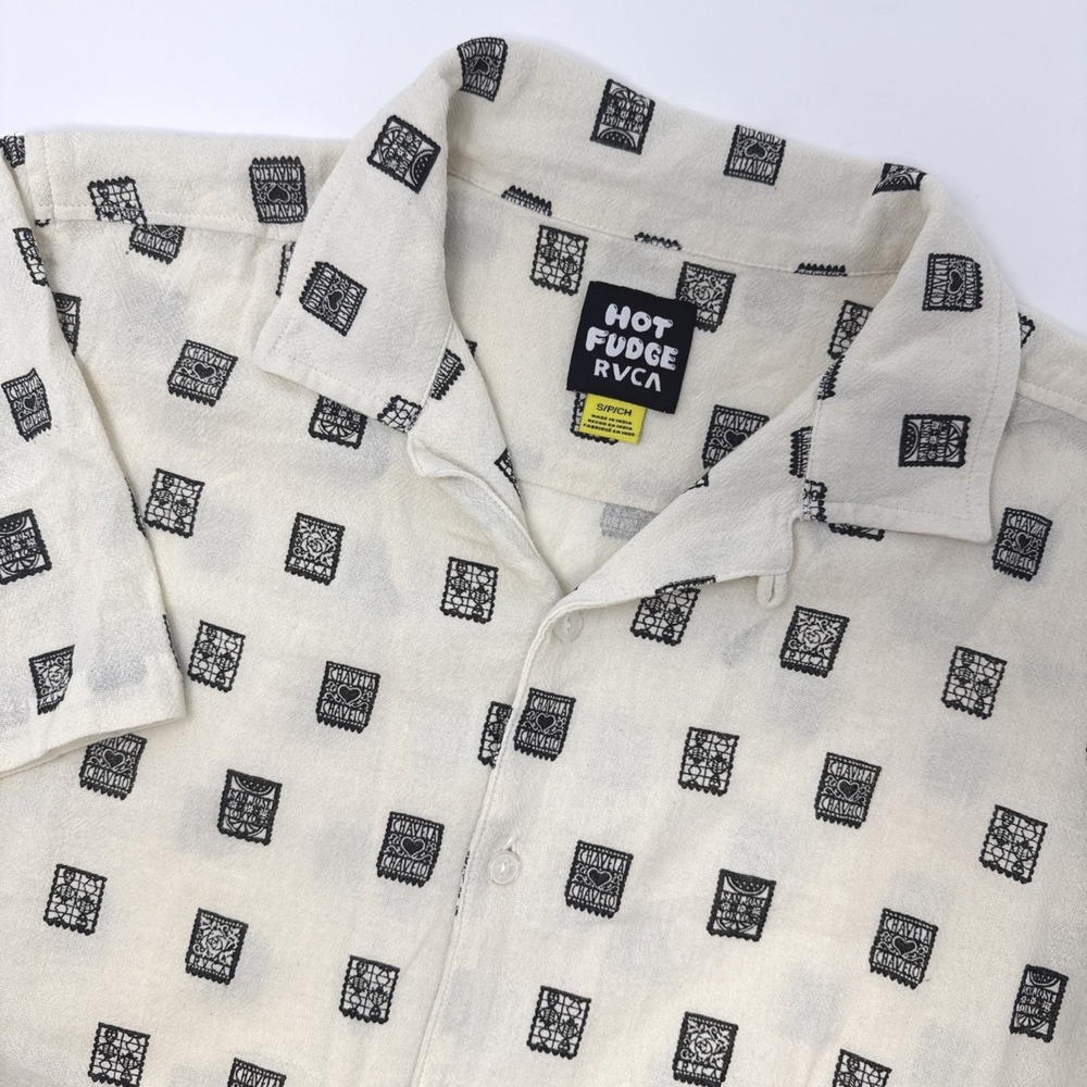 RVCA Hot Fudge Chavela Shirt Mens Small Cream Black Graphic Short Sleeve Button